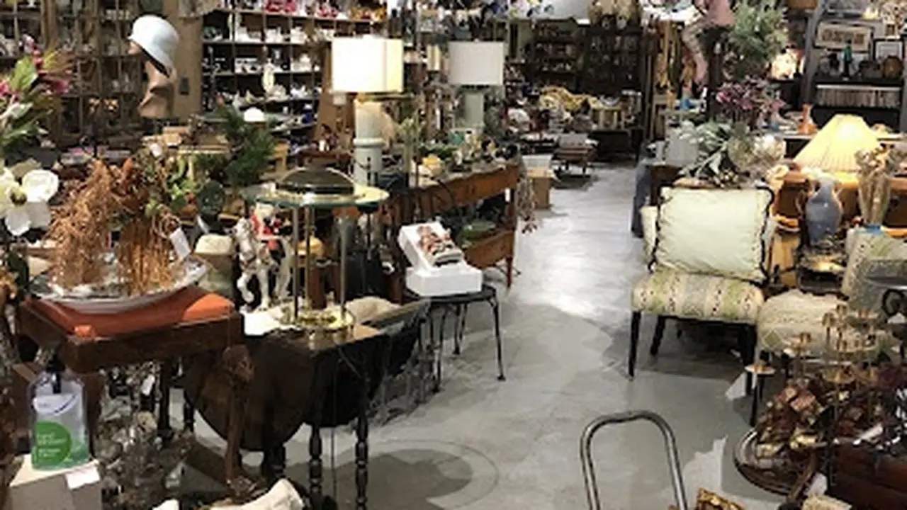 Consignment store in Pontiac, Michigan: Saginaw Street Consignments