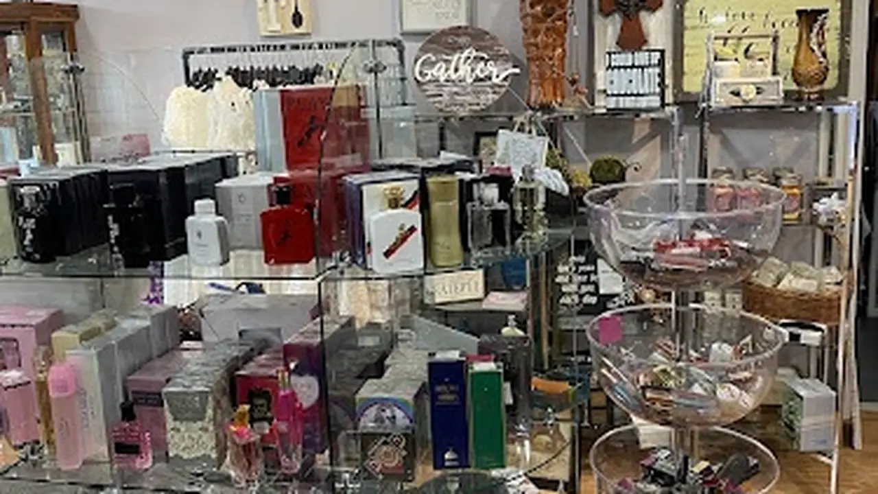 Consignment store in Haleyville, Alabama: Saks thrift ave