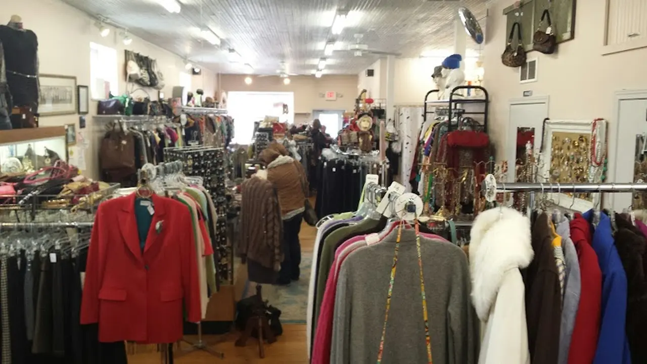Consignment store in Walworth, Wisconsin: Sandy's Upscale Consignment
