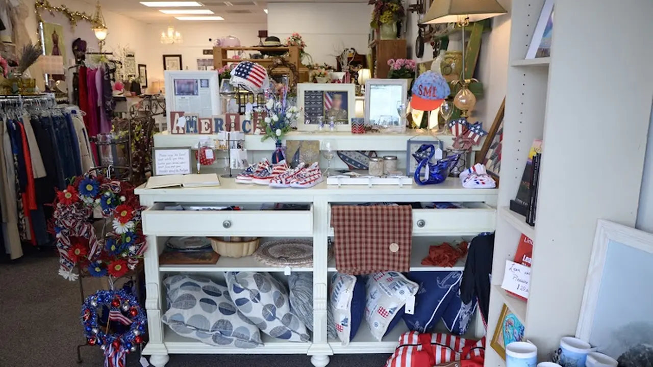 Consignment store in Moneta, Virginia: Sassy Boutique