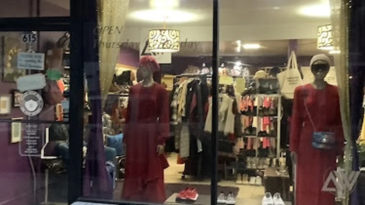 Consignment store in Bloomfield, New Jersey: Save and Rave Consignment Shop