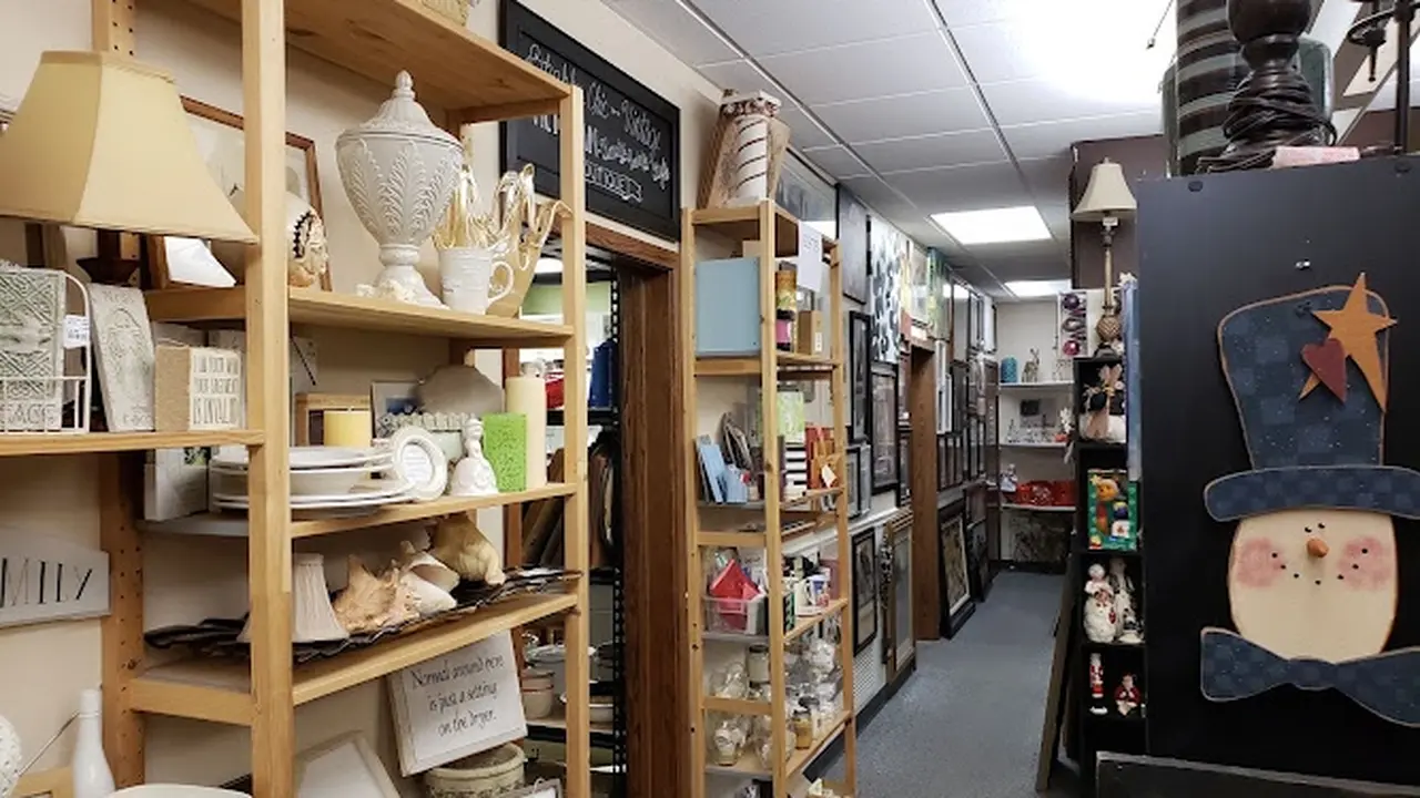Consignment store in Onalaska, Wisconsin: Savvy Home Consignments