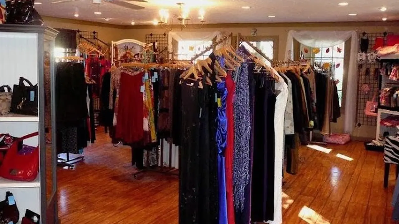 Consignment store in New Berlin, Wisconsin: Savvy Seconds