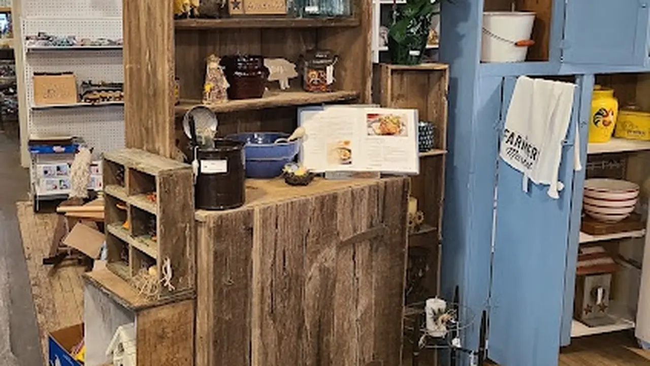 Consignment store in Sawyer, Michigan: Sawyer Antique Mall
