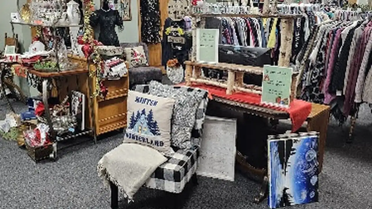 Consignment store in Clifton Park, New York: Scarletts Korner Consignment