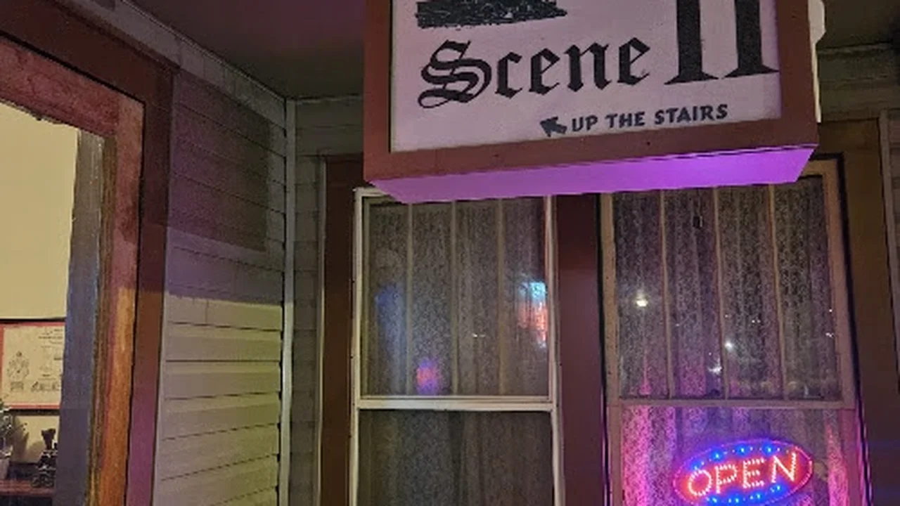 Consignment store in Greenville, Wisconsin: Scene ll