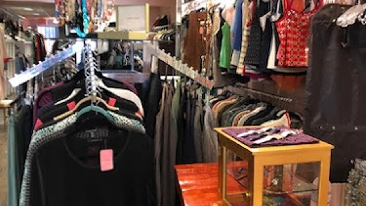 Consignment store in La Jolla, California: Second Act West-Ladies Designer Resale