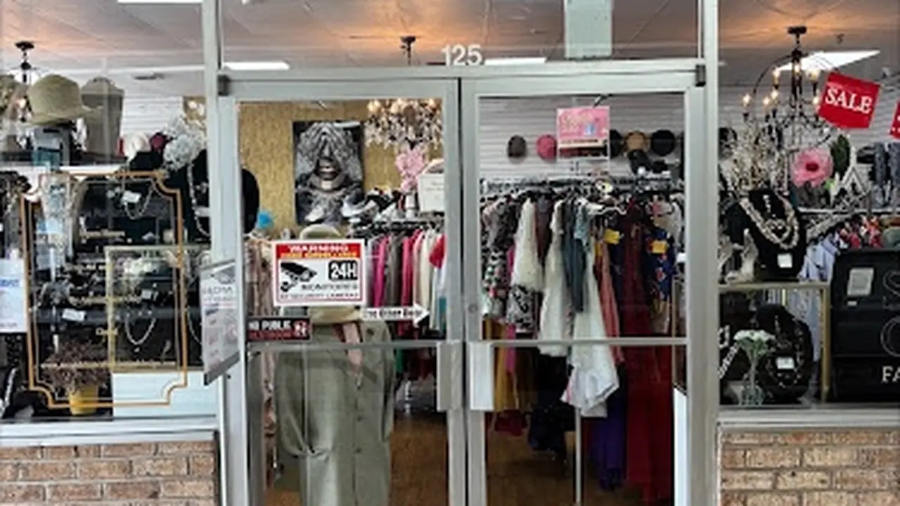 Consignment store in Lexington, Kentucky: second chance fashion and design