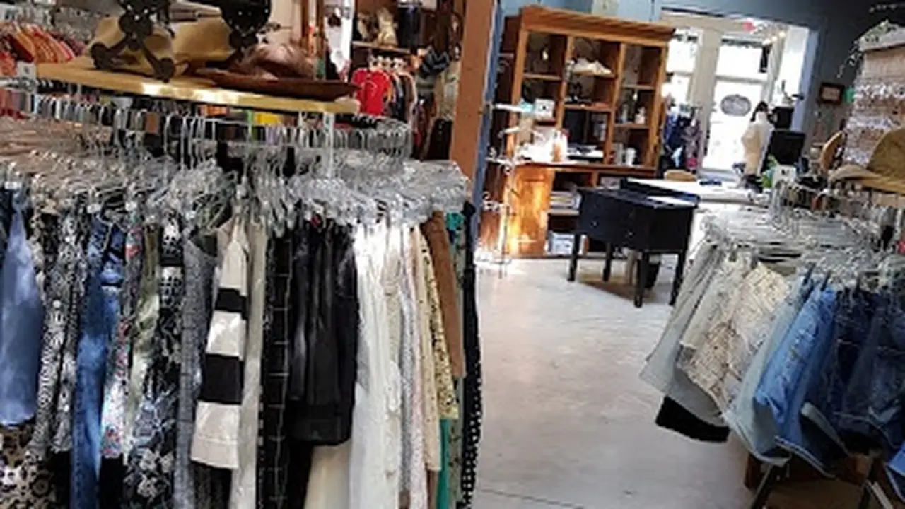 Consignment store in Buffalo, New York: Second Chic