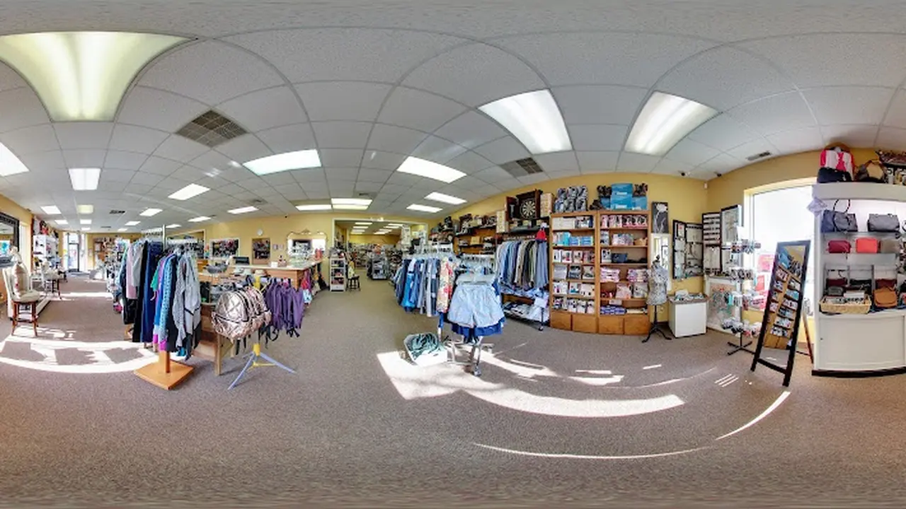 Consignment store in Grosse Pointe Farms, Michigan: Second Glance