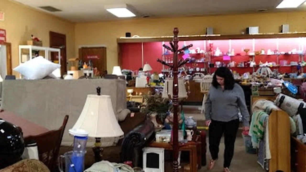 Consignment store in Ashland, Kentucky: Second Hand Rose Furniture