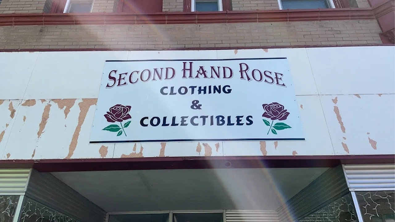 Consignment store in Shenandoah, Iowa: Second Hand Rose