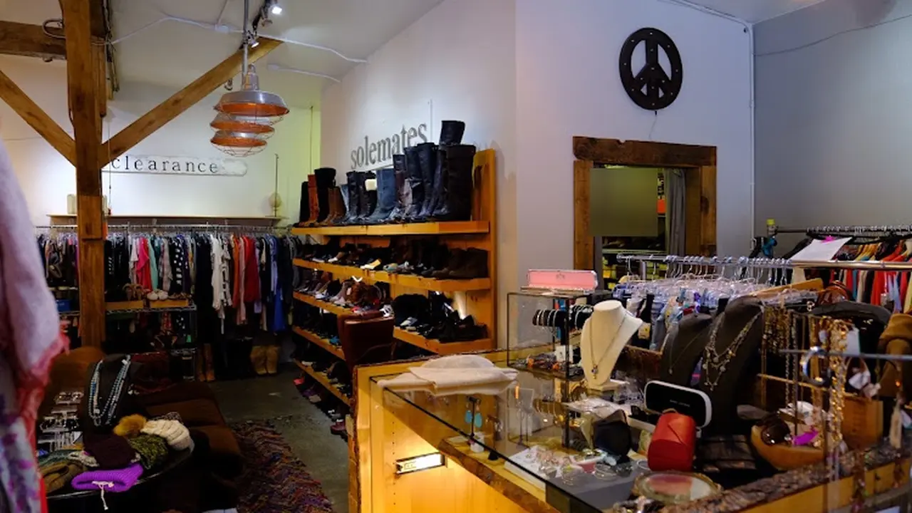 Consignment store in Anchorage, Alaska: Second Run