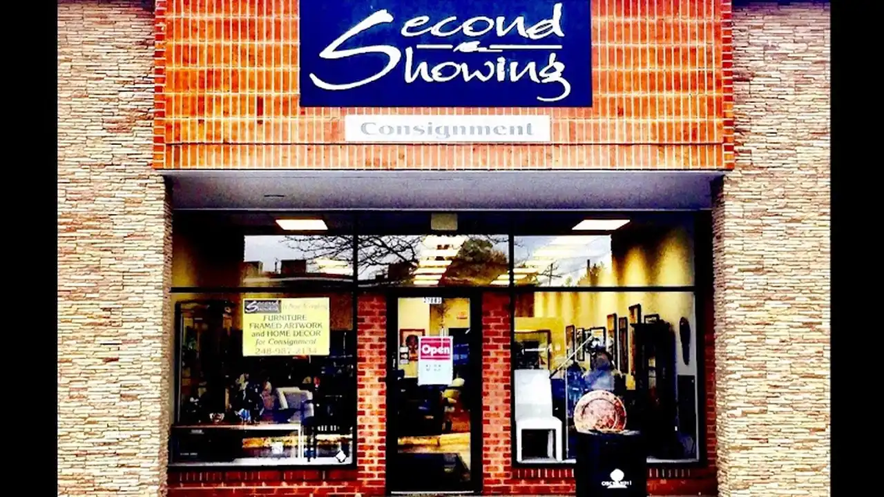 Consignment store in Livonia, Michigan: Second Showing