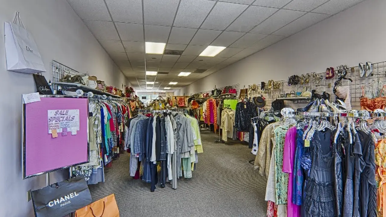 Consignment store in Pinecrest, Florida: Second Showing