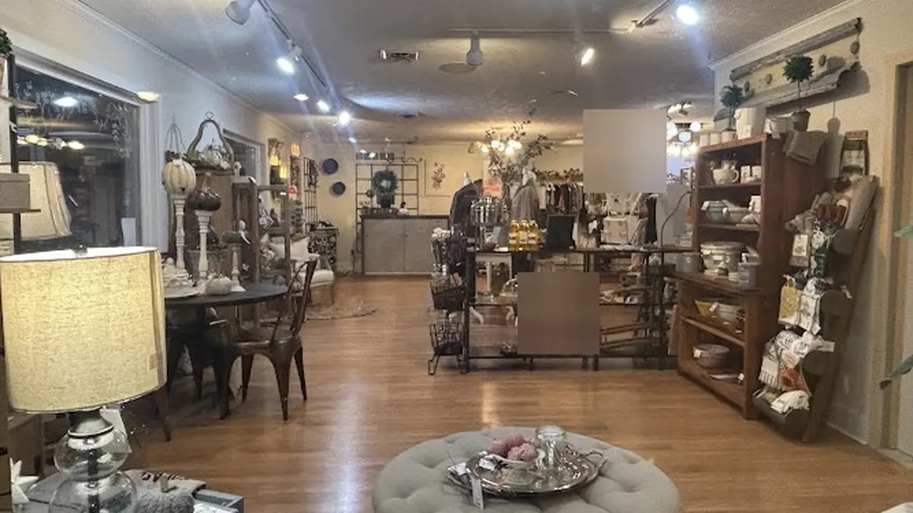 Consignment store in Lititz, Pennsylvania: Second Story Style