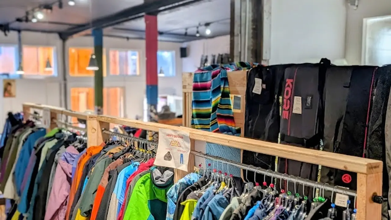 Consignment store in San Francisco, California: Second Summit