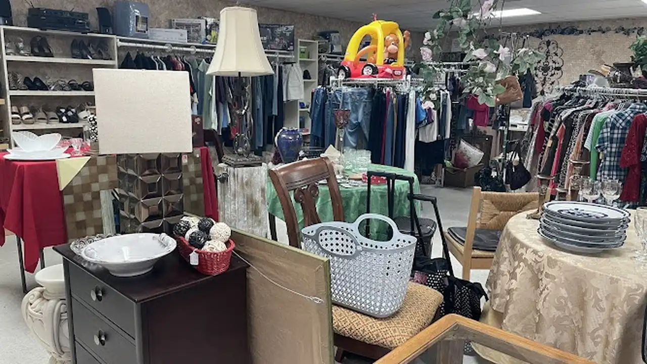 Consignment store in Houston, Texas: Second Treasure Resale & Gifts