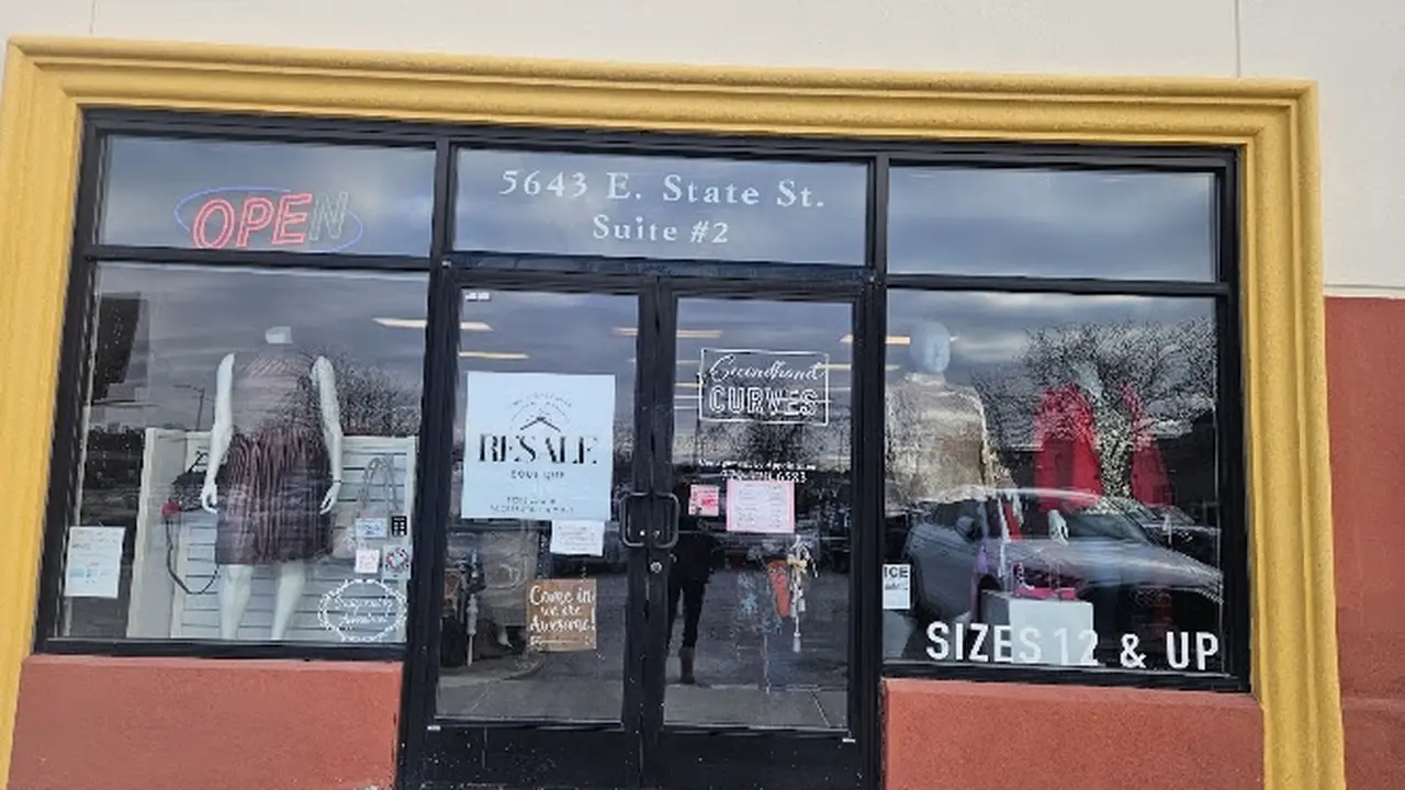 Consignment store in Rockford, Illinois: Secondhand Curves
