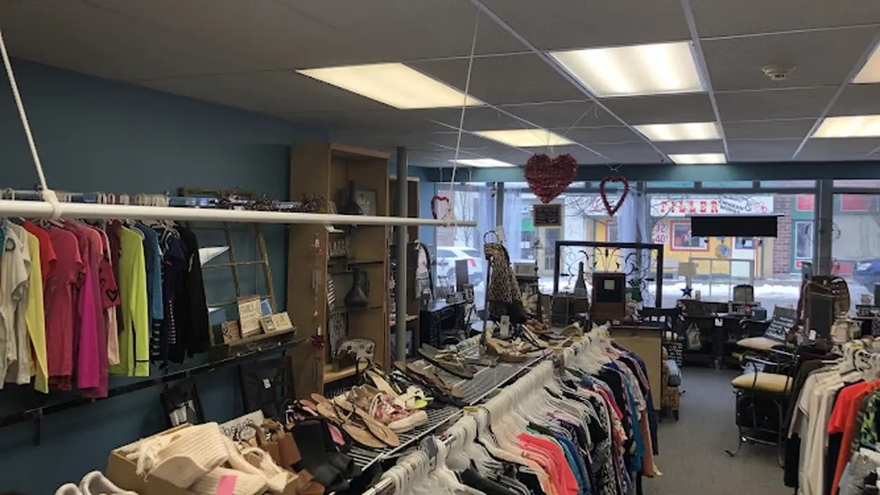 Consignment store in Akron, New York: Seconds Best Consignment & Gifts