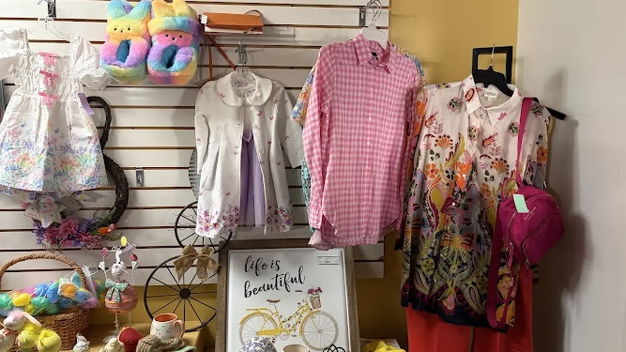 Consignment store in Fairhaven, Massachusetts: Seconds Count