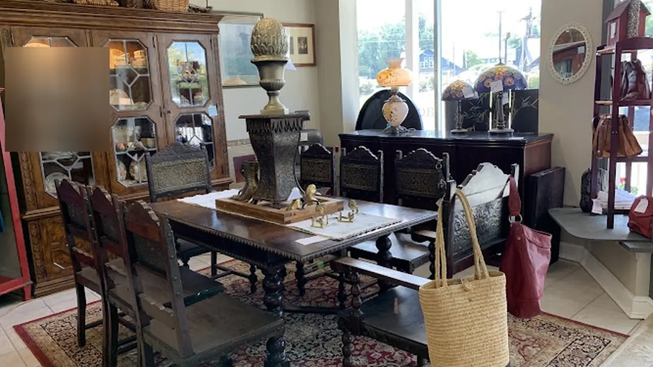 Consignment store in Hiawassee, Georgia: Secret’s Attic