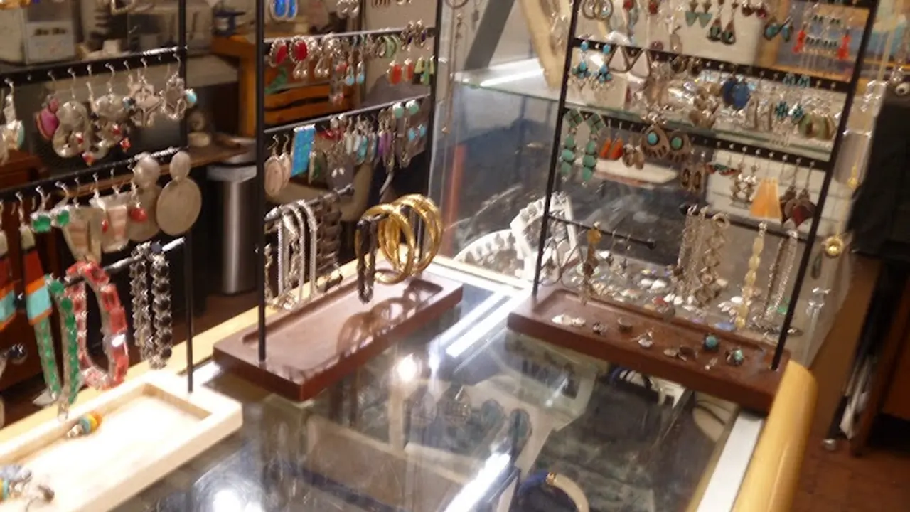 Consignment store in Sedona, Arizona: Sedona Estate Jewelry Store & Consignment Center
