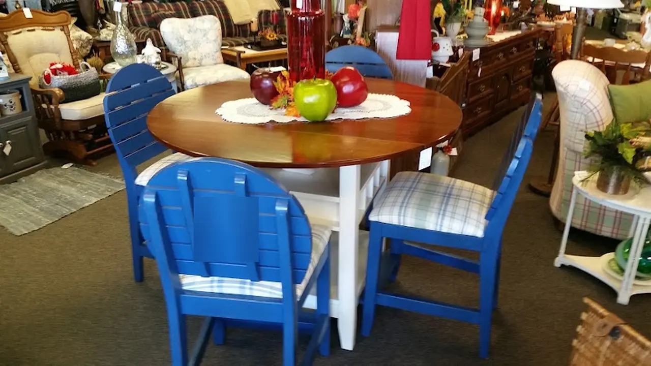 Consignment store in Holland, Michigan: Select Seconds By Design
