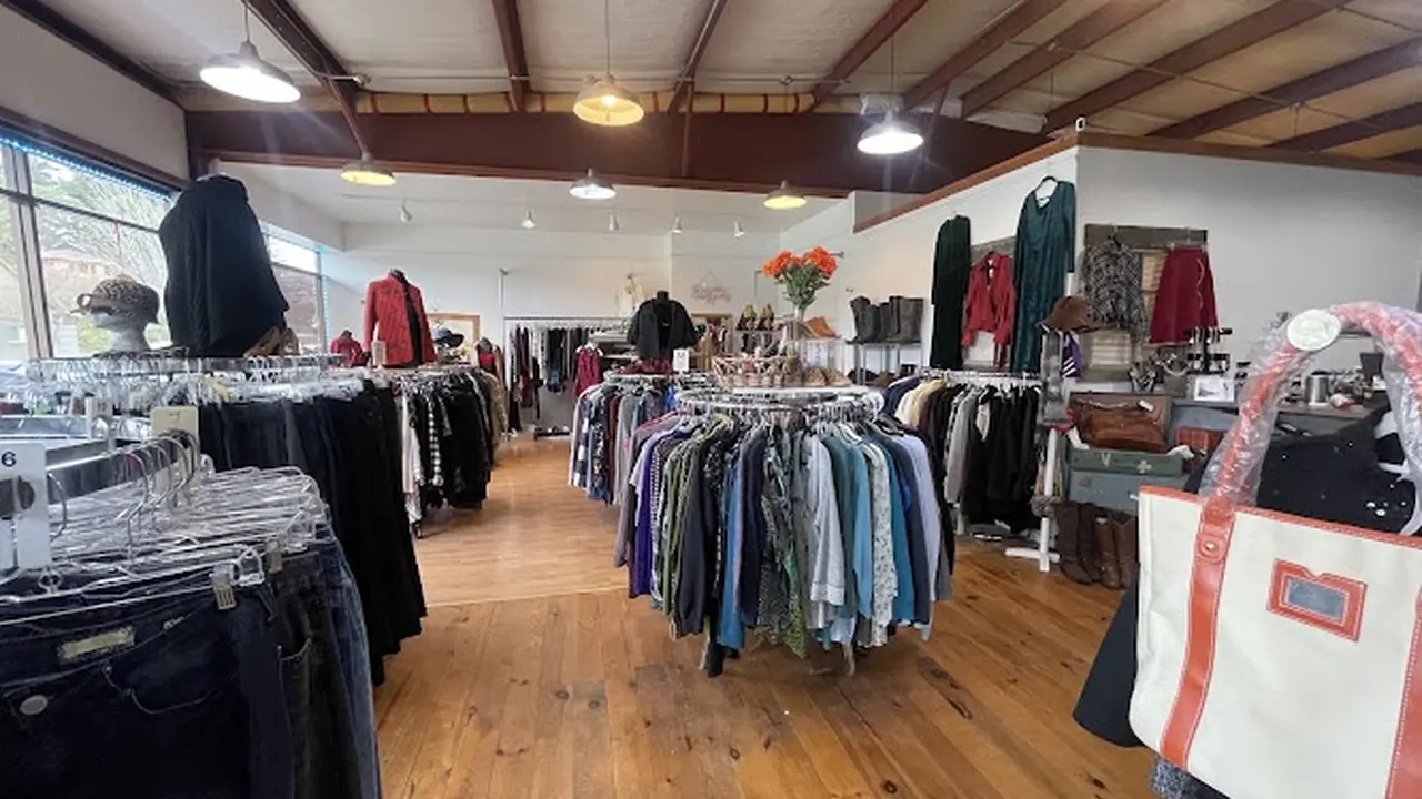 Consignment store in Eastsound, Washington: Sequel Consignment Shop