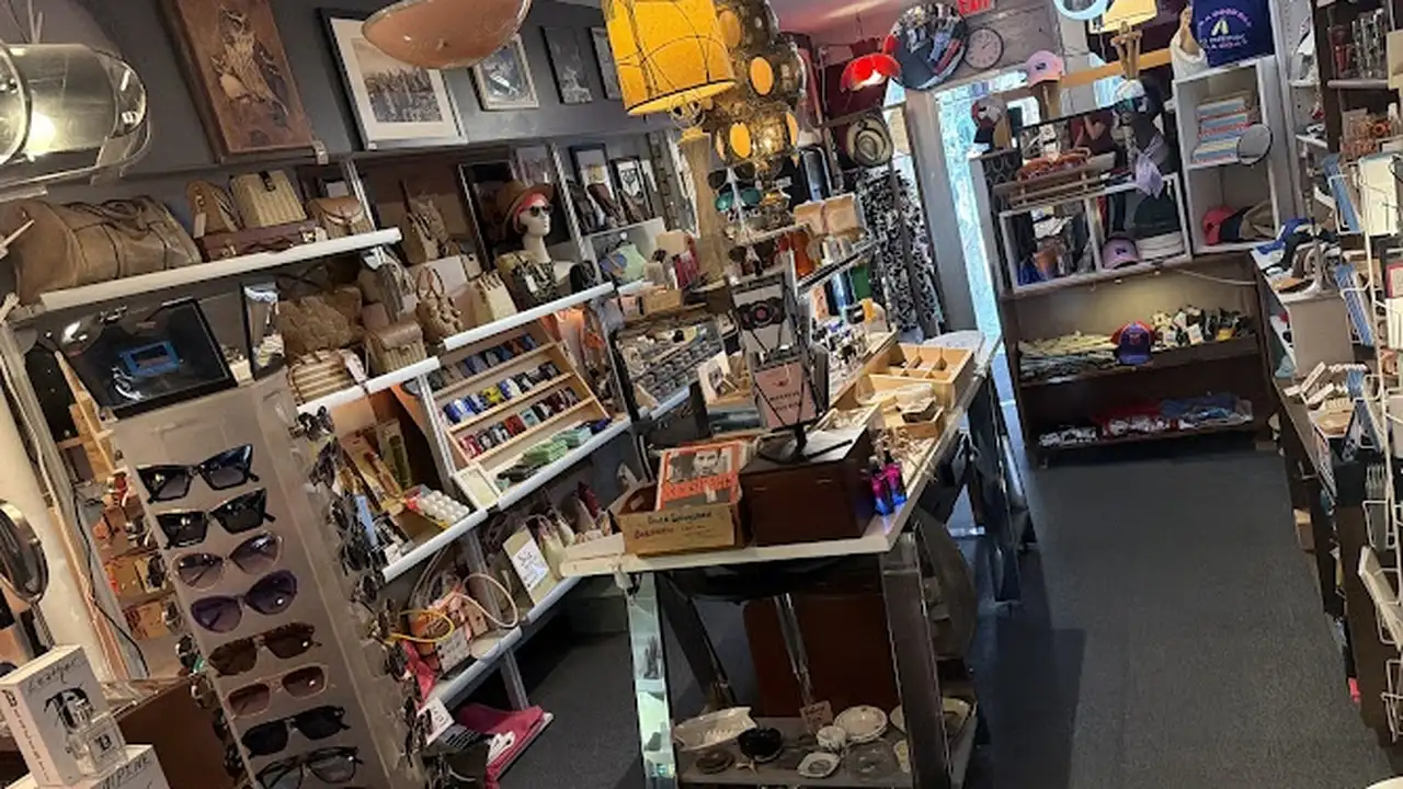Consignment store in Asbury Park, New Jersey: severedwing