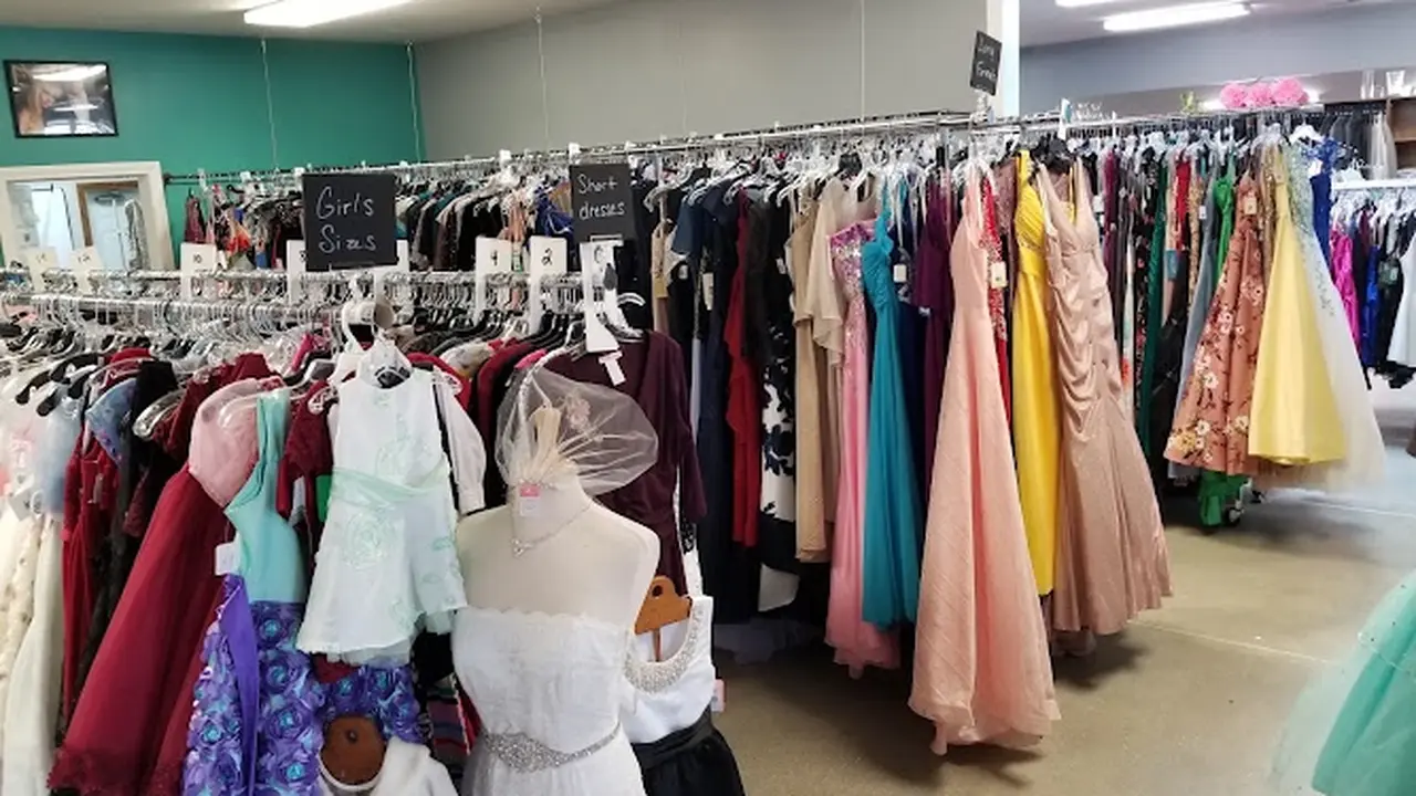 Consignment store in Topeka, Kansas: Sewing Shack's Consignment Wedding and Formals