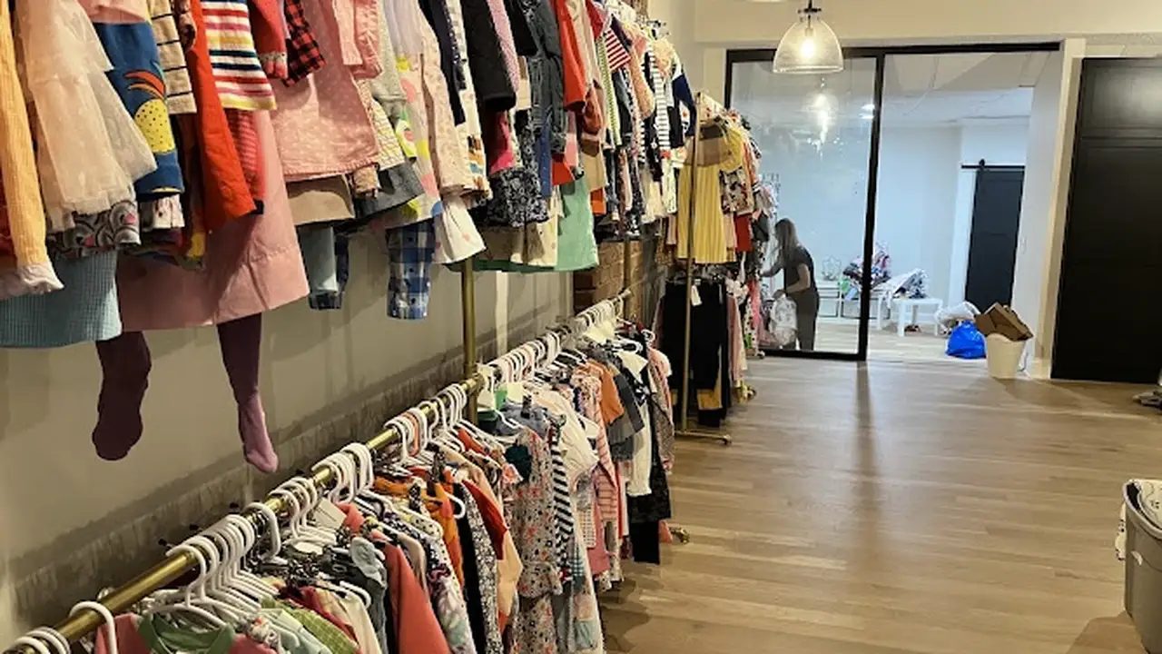Consignment store in Kansas City, Missouri: Sharing Sunshine KC