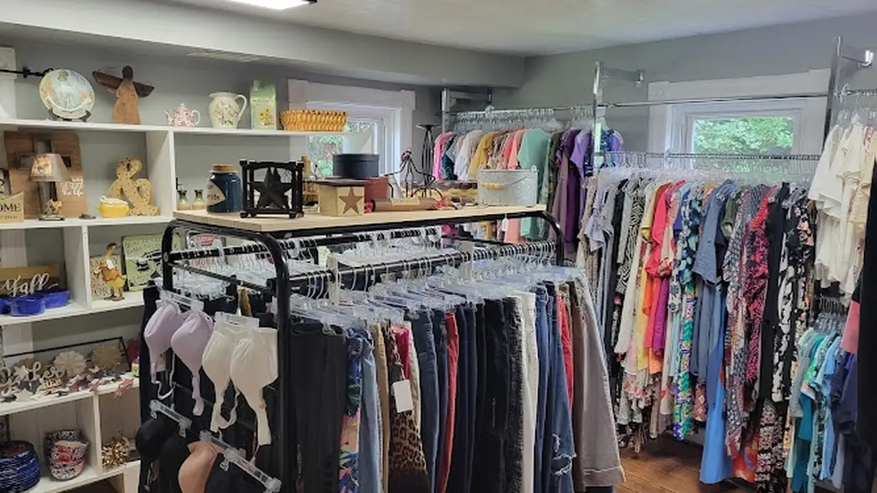 Consignment store in Augusta, West Virginia: Sheri's Place