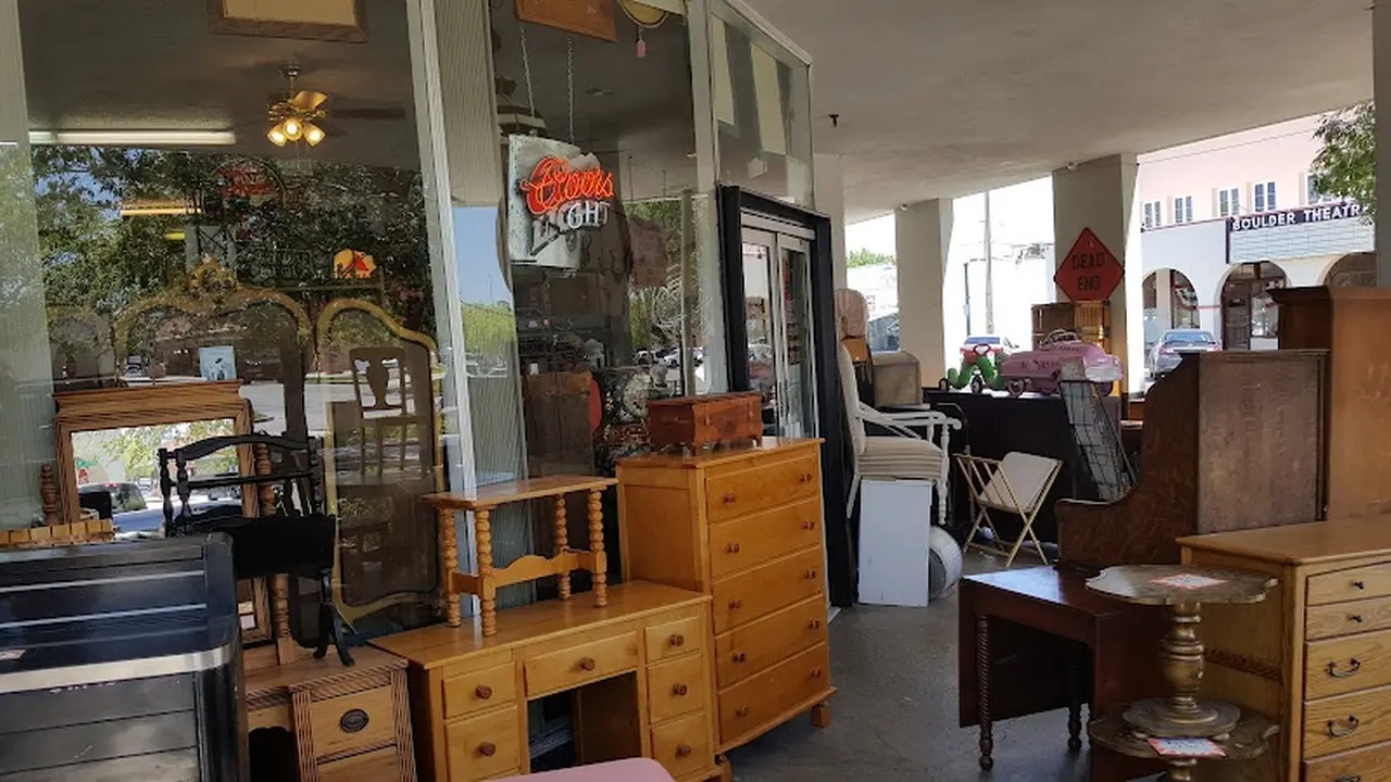 Consignment store in Boulder City, Nevada: Sherman's House of Antiques