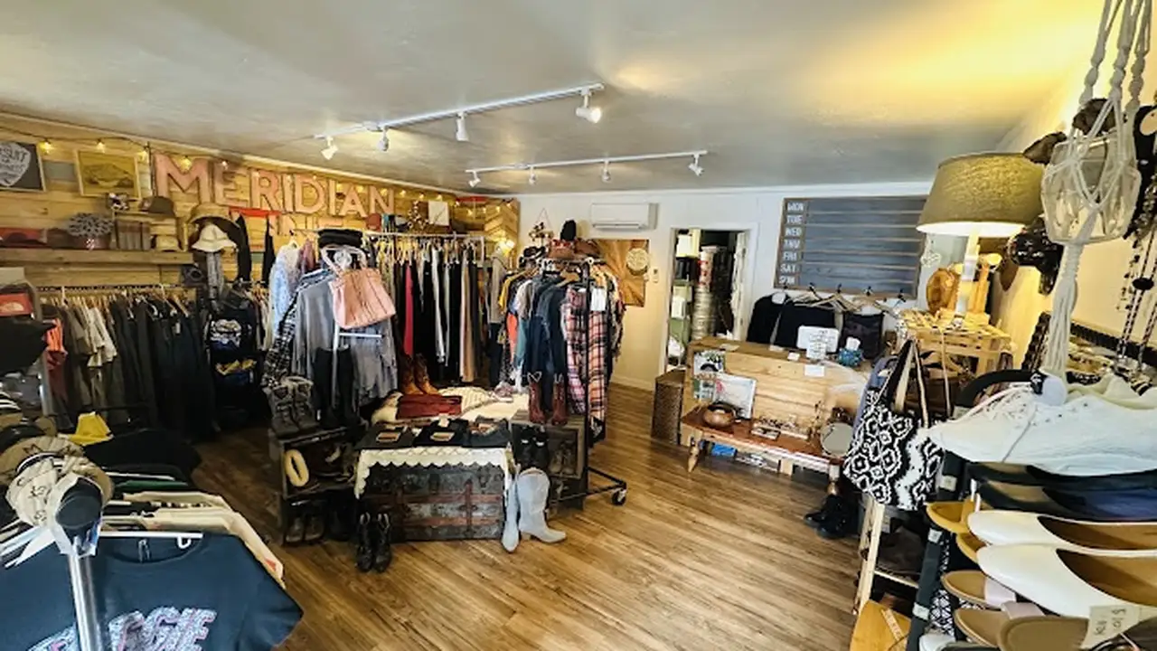 Consignment store in Lyons, Colorado: Shop Circular