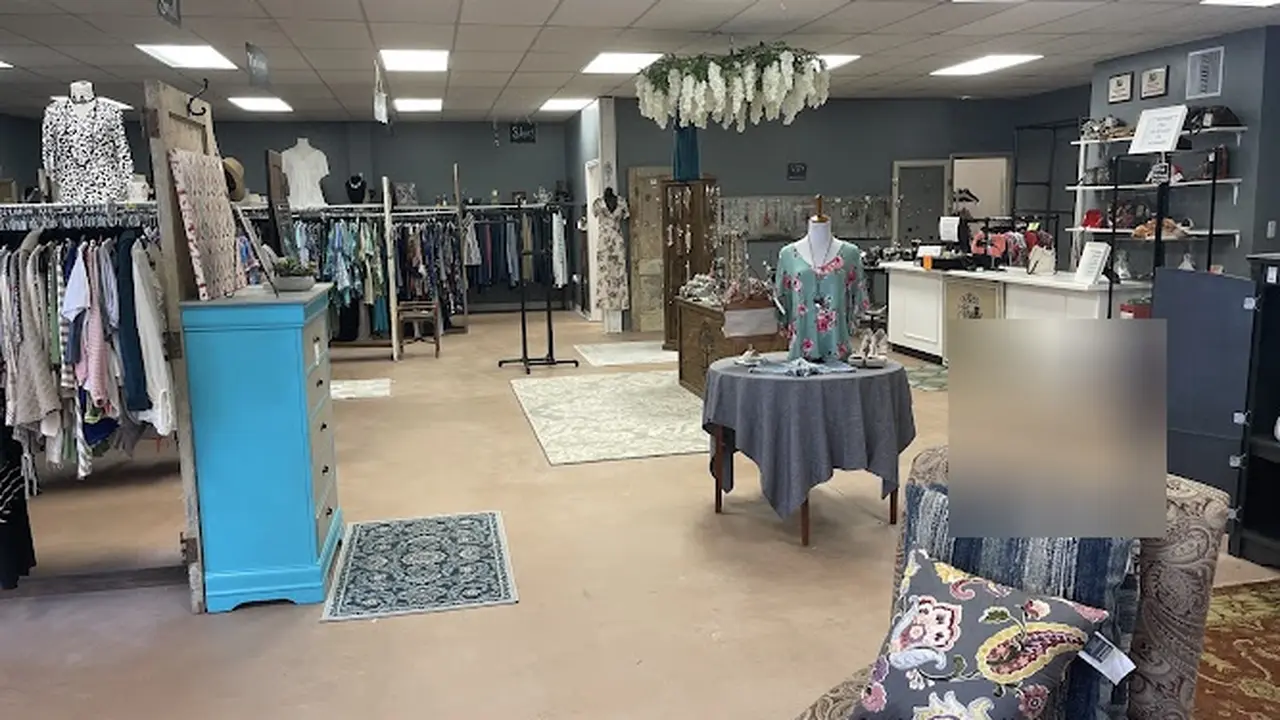 Consignment store in Valdosta, Georgia: Shuffle Boutique Valdosta