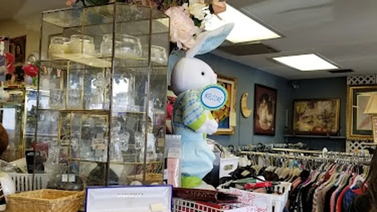 Consignment store in Harlingen, Texas: Silent Re-Run Ladies Clothing