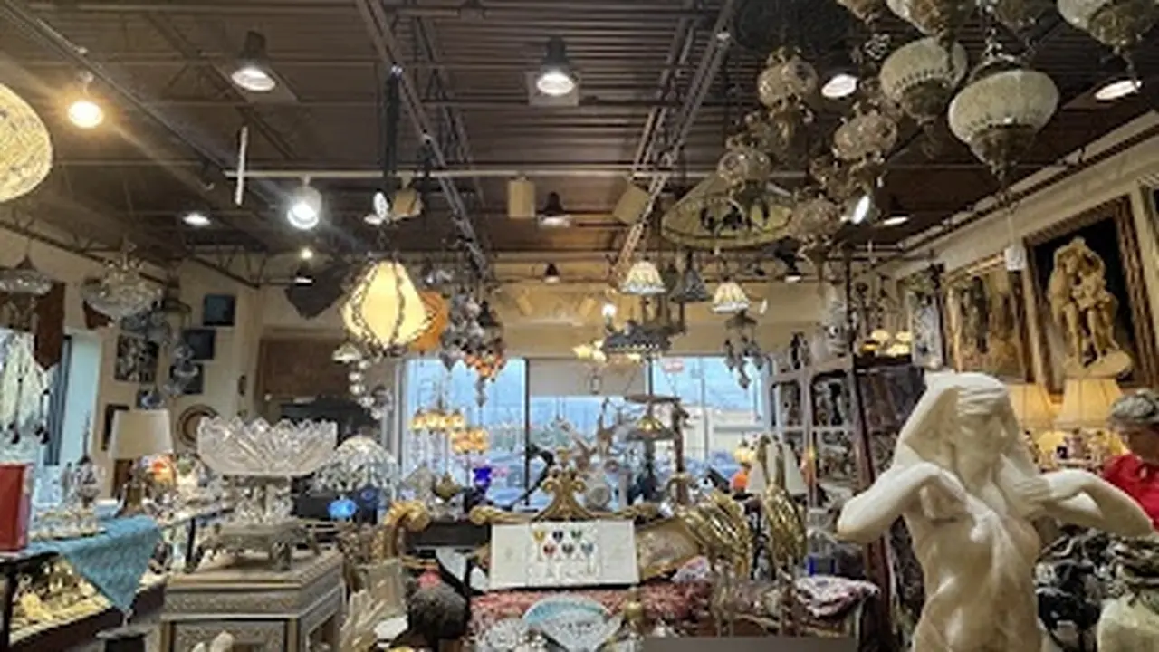 Consignment store in San Antonio, Texas: Silk Road Gallery