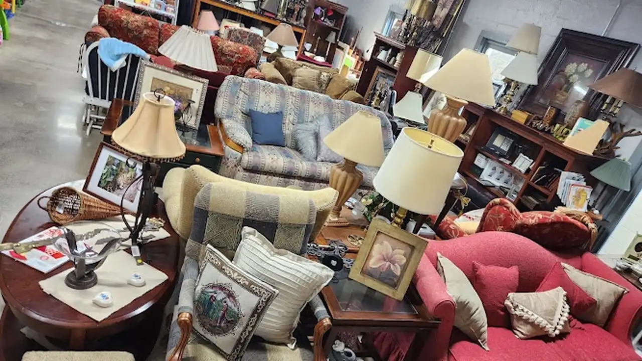 Consignment store in Cumming, Georgia: Silver City Market
