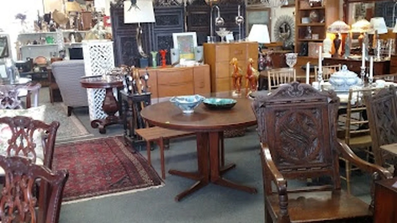 Consignment store in Ridgefield, Connecticut: Silver Lining Consignments