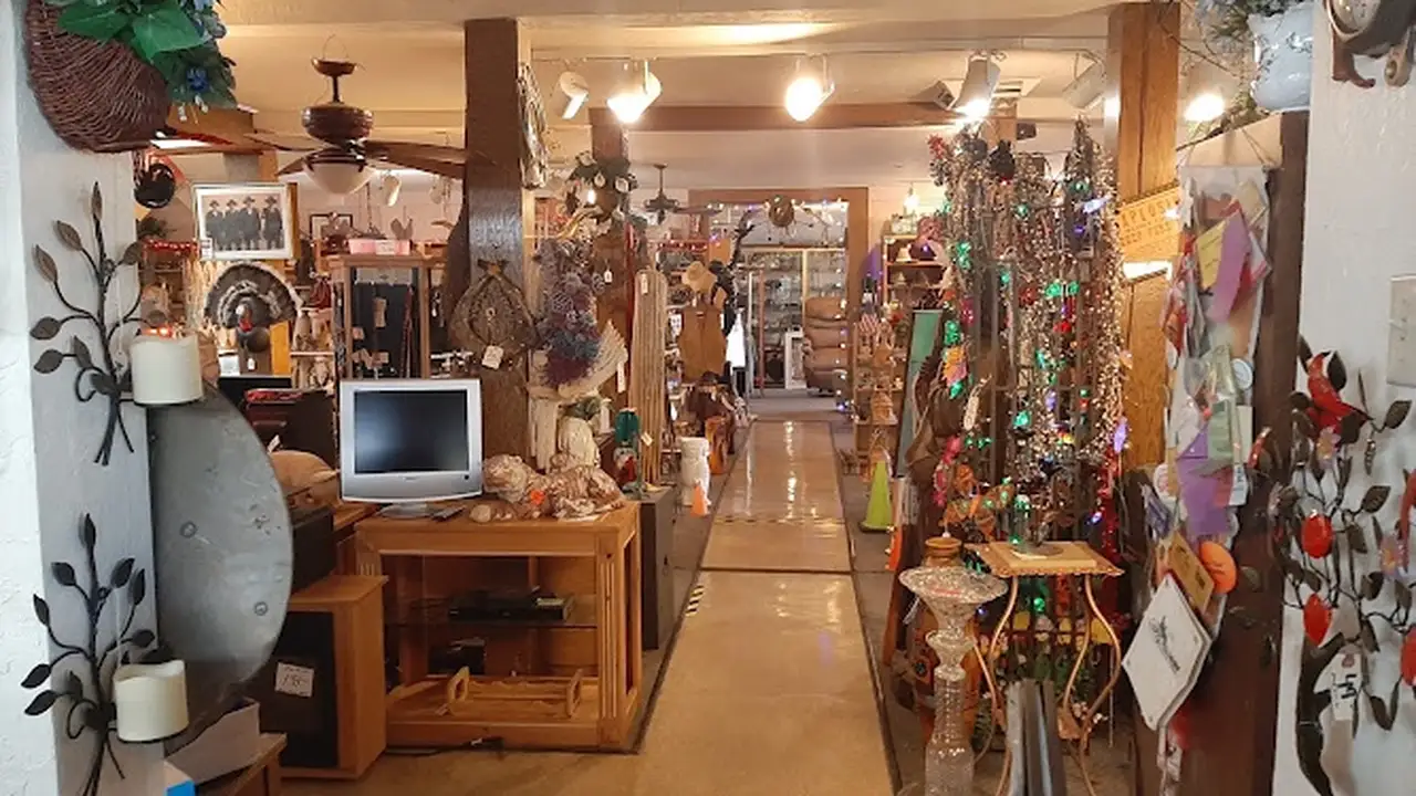 Consignment store in Cottonwood, Arizona: Simply Amazing Marketplace