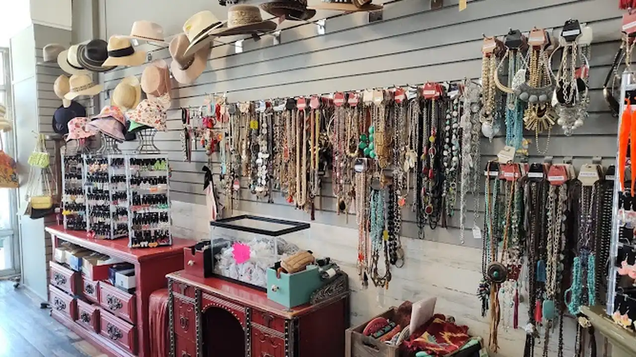 Consignment store in Huntsville, Texas: Simply Seconds
