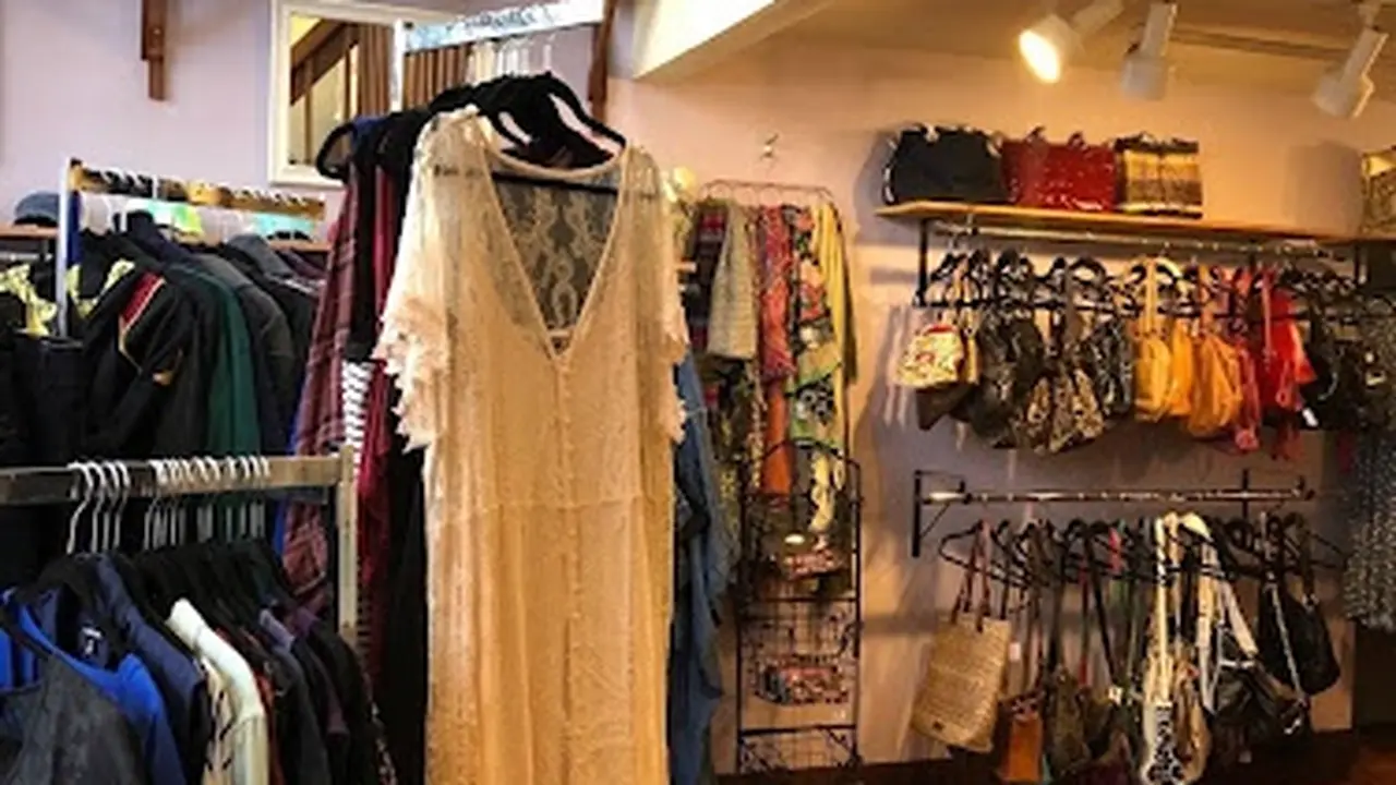 Consignment store in Eureka, California: *Sisters* Clothing Collective