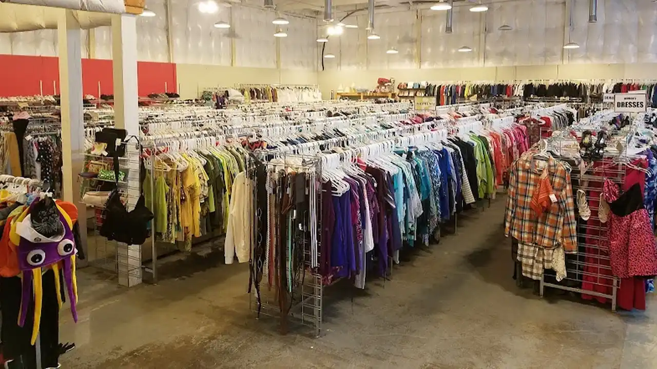 Consignment store in Vandalia, Illinois: Sisters' Consignment Shoppe