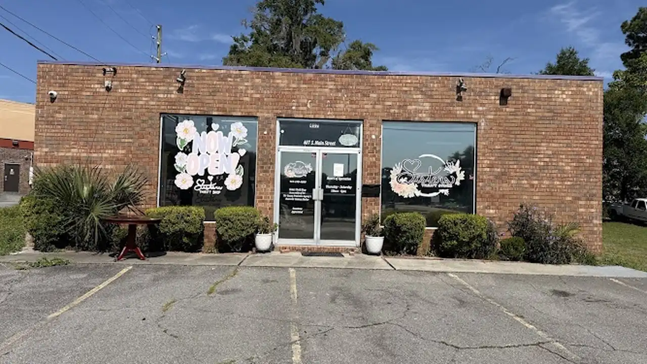 Consignment store in Hinesville, Georgia: Sisters Thrift Shop