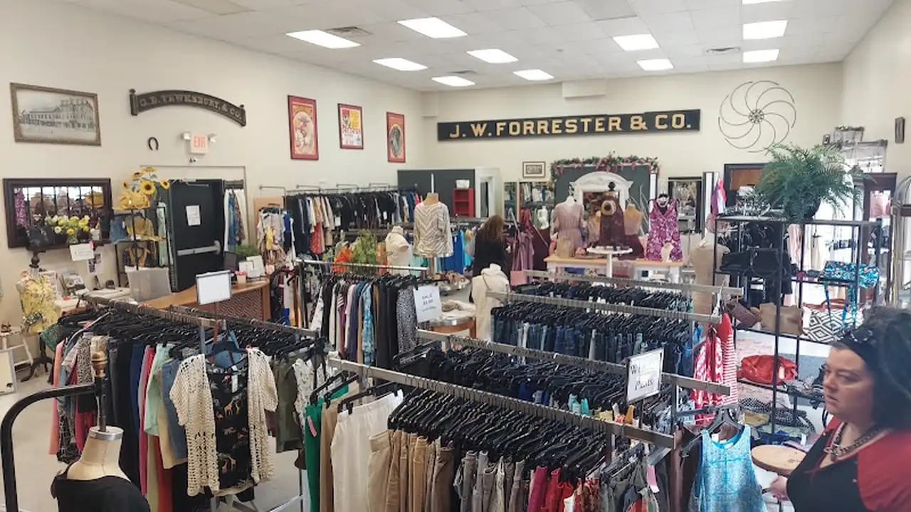 Consignment store in Clinton, Massachusetts: Six 20 Six Consignment Boutique
