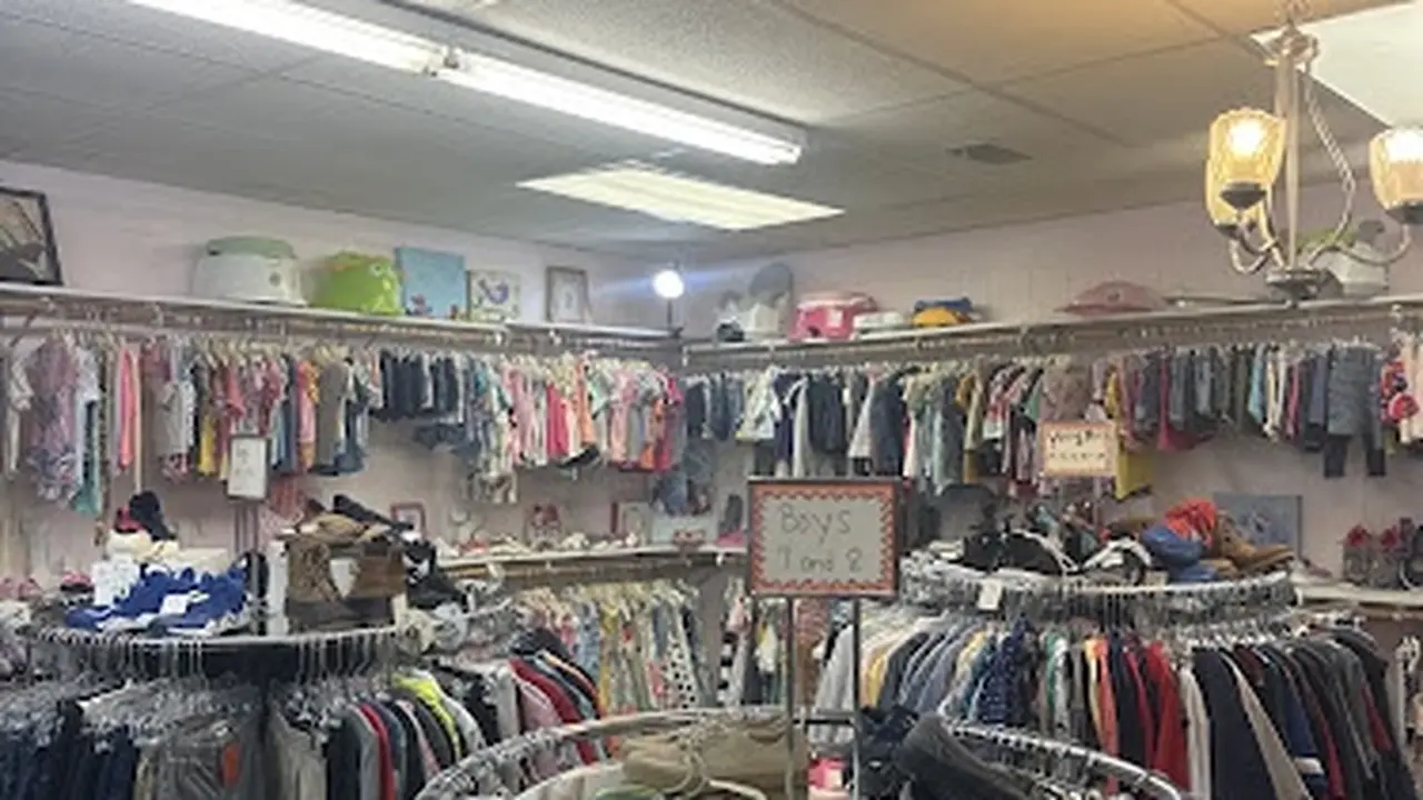 Consignment store in Bardstown, Kentucky: Small Impressions