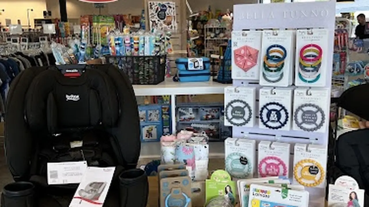 Consignment store in Kirkland, Washington: Small Threads for Kids