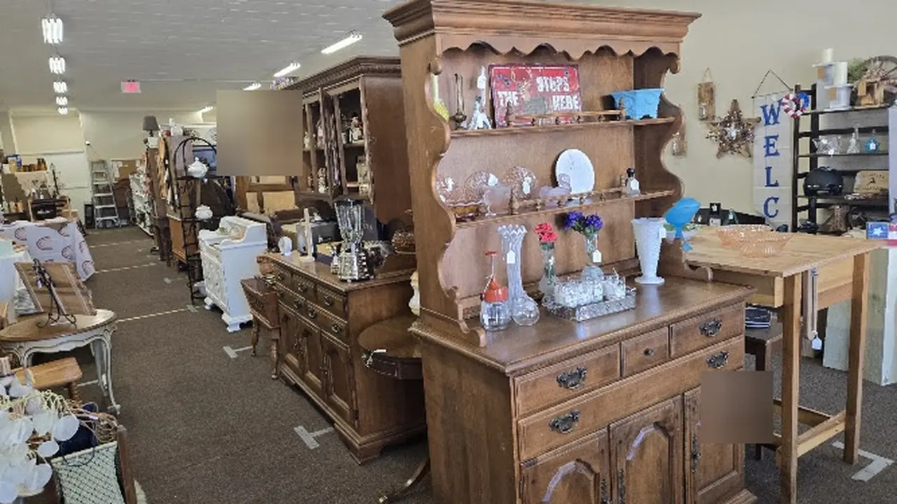 Consignment store in Galion, Ohio: Small Town Treasures