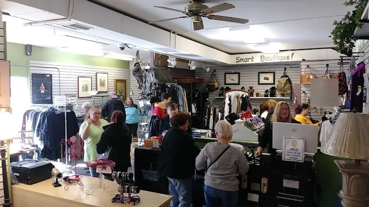 Consignment store in Warminster, Pennsylvania: Smart Decor and More